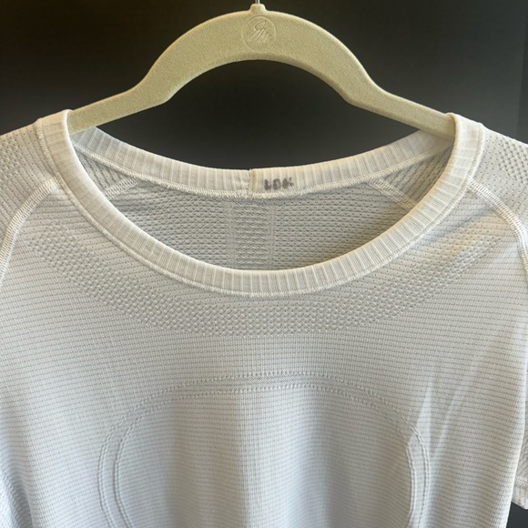 Lululemon White Short Sleeve Tee - Picture 4 of 4